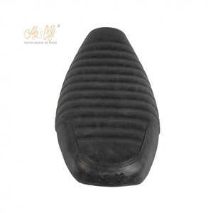 The Sella Slim Short leather seat for the Triumph Liquid Cooled Twins